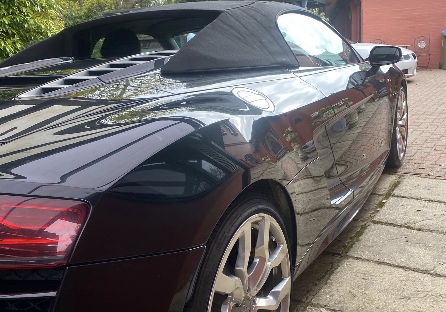 492023993_122124087938724340_9138360650697252717_n valeting & detailing service